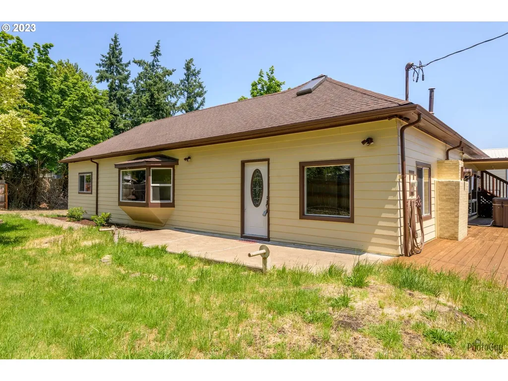 83299 N Pacific Highway Creswell OR 97426