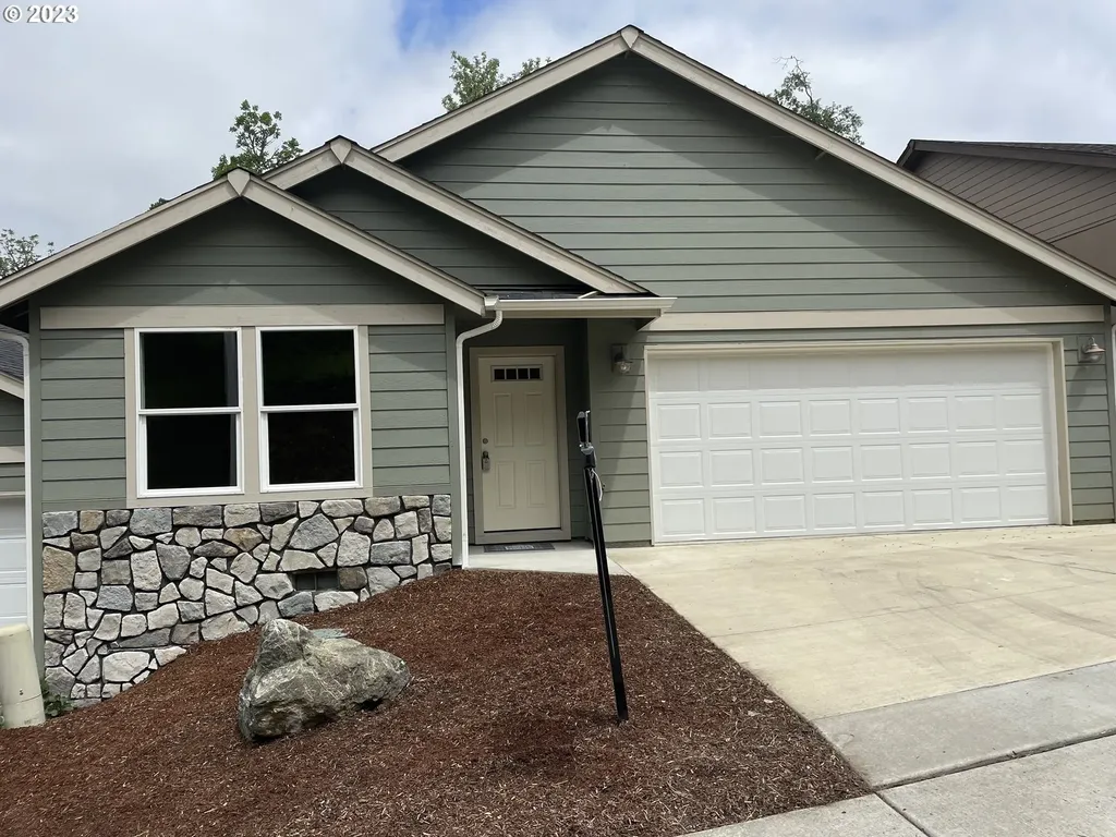1670 Ne Alameda Avenue Roseburg OR 97470