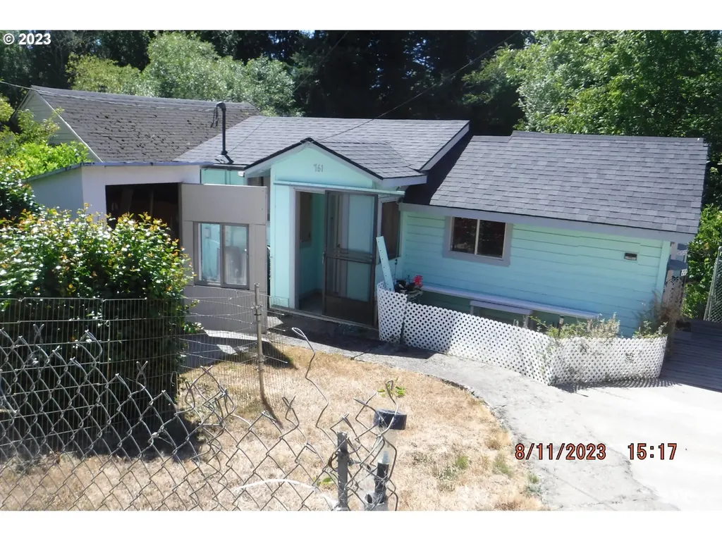 761 N Adams Street Coquille OR 97423