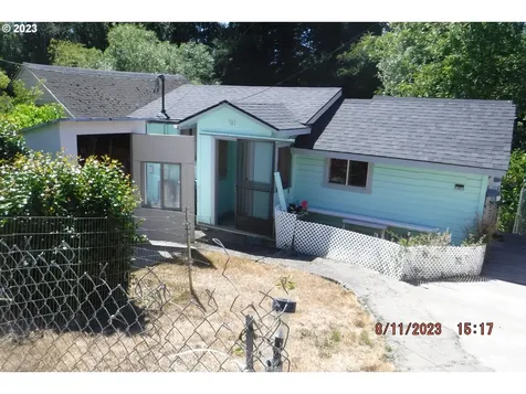 761 N Adams Street Coquille OR 97423