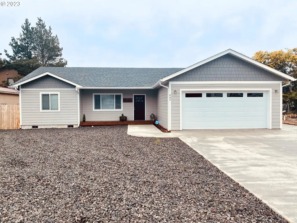837 Jacobson Way Lakeside OR 97449