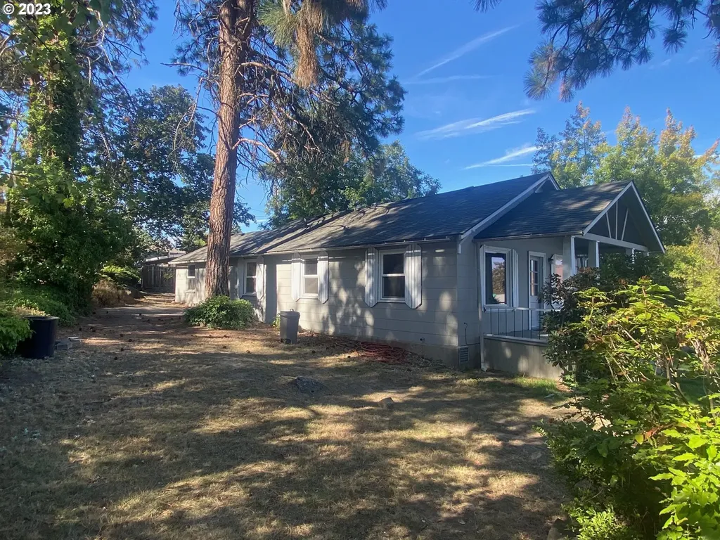 1902 W Scenic Drive The Dalles OR 97058