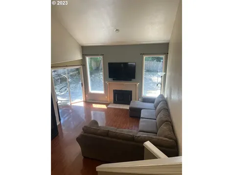 812 8th Street Florence OR 97439