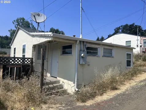739 Ne Jackson Street Roseburg OR 97470