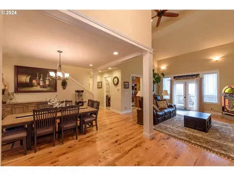 495 S Henry Street Coquille OR 97423