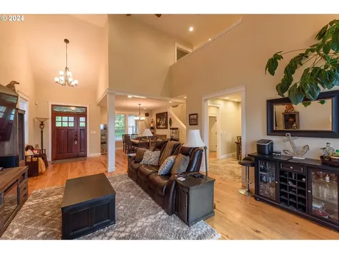 495 S Henry Street Coquille OR 97423
