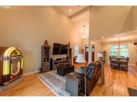 495 S Henry Street Coquille OR 97423