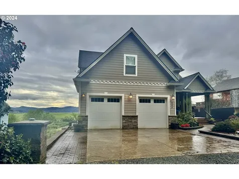 495 S Henry Street Coquille OR 97423