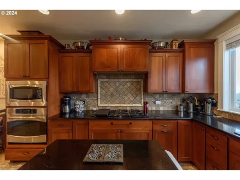 495 S Henry Street Coquille OR 97423