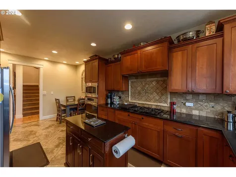 495 S Henry Street Coquille OR 97423