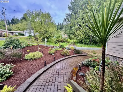 495 S Henry Street Coquille OR 97423