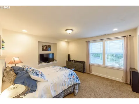 495 S Henry Street Coquille OR 97423