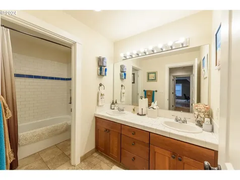 495 S Henry Street Coquille OR 97423