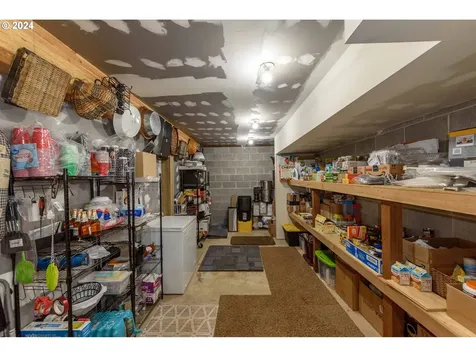 495 S Henry Street Coquille OR 97423