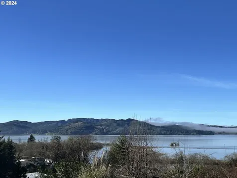 495 S Henry Street Coquille OR 97423