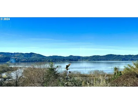 495 S Henry Street Coquille OR 97423