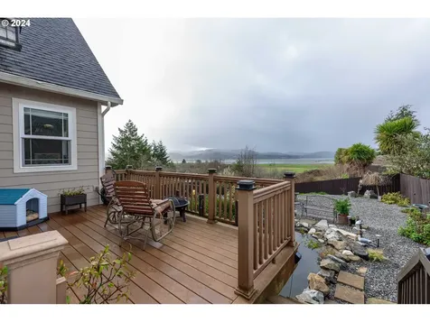 495 S Henry Street Coquille OR 97423