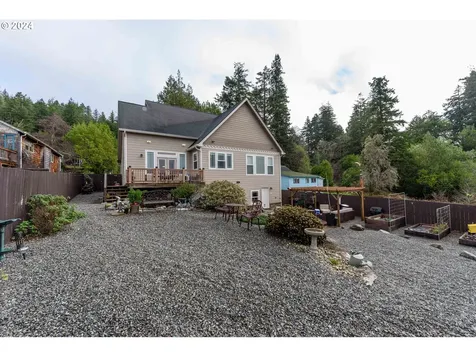 495 S Henry Street Coquille OR 97423