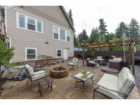 495 S Henry Street Coquille OR 97423
