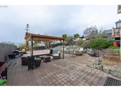 495 S Henry Street Coquille OR 97423