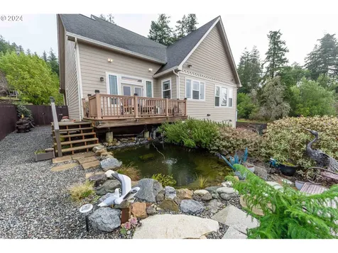 495 S Henry Street Coquille OR 97423