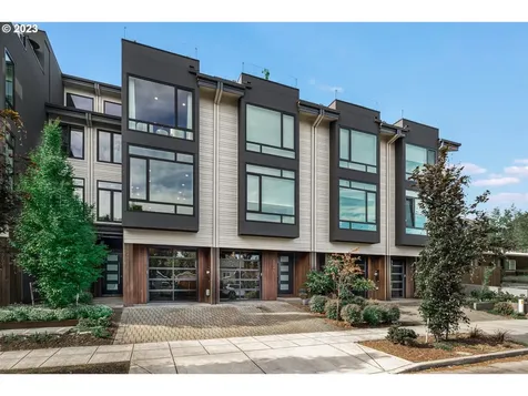 5256 Ne Couch Street Portland OR 97213