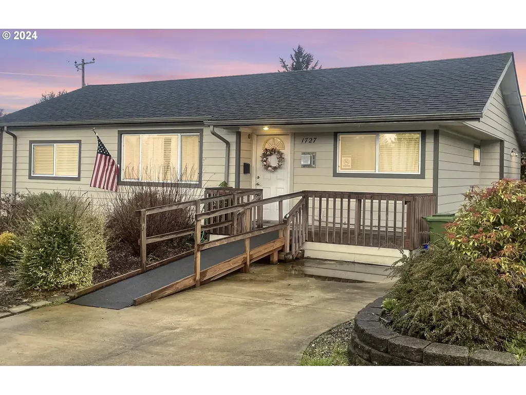 1727 Hayes Street North Bend OR 97459