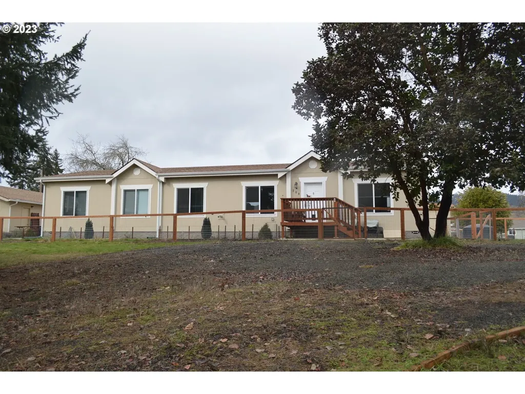 208 Moon Hill Road Tenmile OR 97481