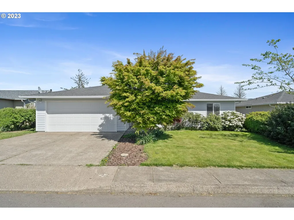 4433 Glenview Avenue Tillamook OR 97141