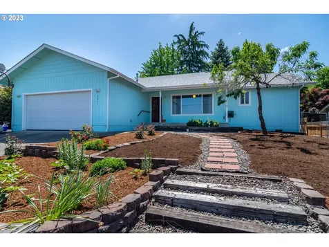 2841 W Lorraine Avenue Roseburg OR 97471