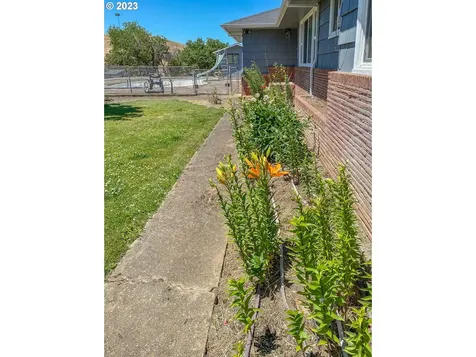 8017 Old Highway 99 North Roseburg OR 97470