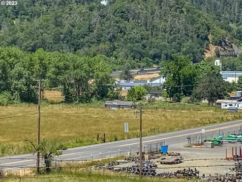 8017 Old Highway 99 North Roseburg OR 97470