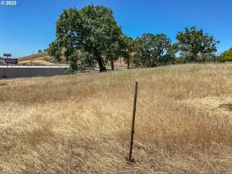 8017 Old Highway 99 North Roseburg OR 97470