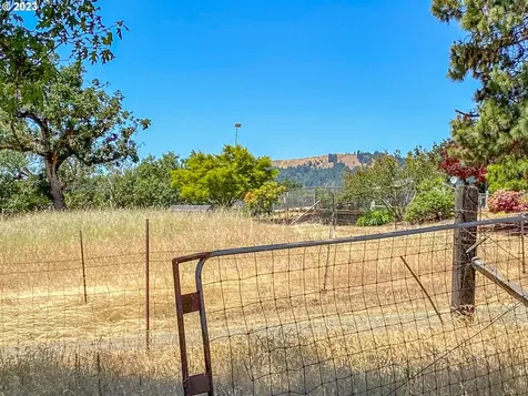 8017 Old Highway 99 North Roseburg OR 97470