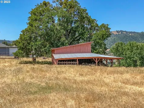 8017 Old Highway 99 North Roseburg OR 97470