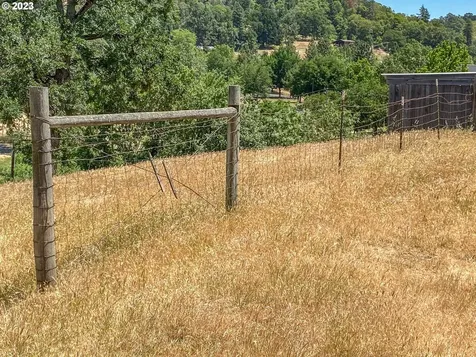 8017 Old Highway 99 North Roseburg OR 97470