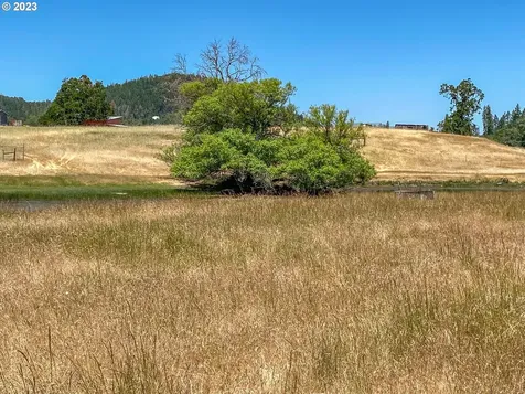 8017 Old Highway 99 North Roseburg OR 97470