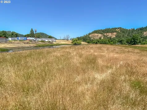 8017 Old Highway 99 North Roseburg OR 97470