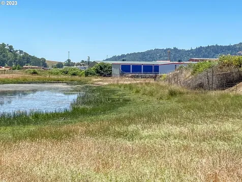 8017 Old Highway 99 North Roseburg OR 97470