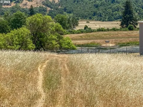 8017 Old Highway 99 North Roseburg OR 97470