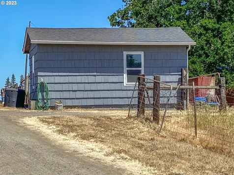 8017 Old Highway 99 North Roseburg OR 97470