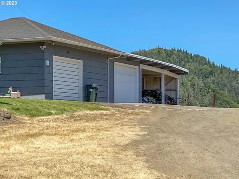 8017 Old Highway 99 North Roseburg OR 97470