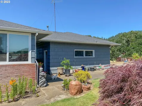 8017 Old Highway 99 North Roseburg OR 97470