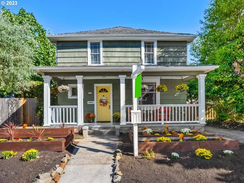 937 Ne Holman Street Portland OR 97211