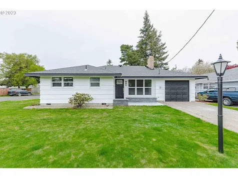 886 Newmark Street North Bend OR 97459