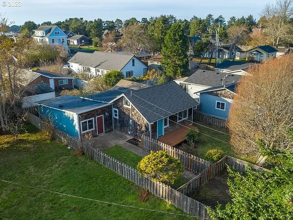 6821 Sw Galley Avenue Lincoln City OR 97367