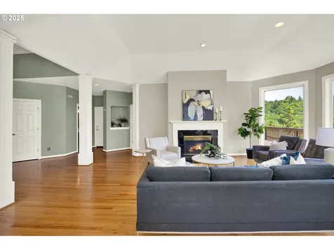 9234 NW Hopedale Court Portland OR 97229