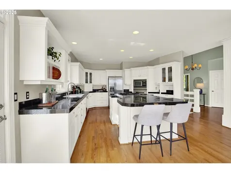 9234 NW Hopedale Court Portland OR 97229