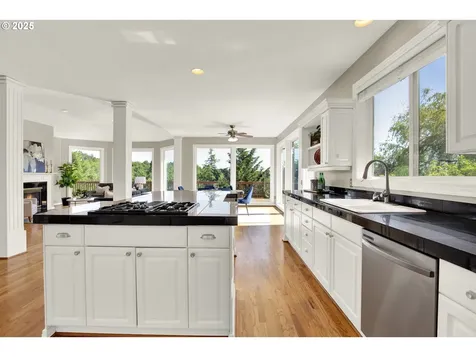 9234 NW Hopedale Court Portland OR 97229