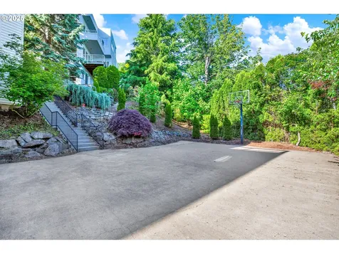 9234 NW Hopedale Court Portland OR 97229
